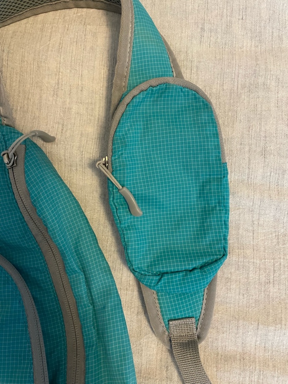 Eddie Bauer - Turquoise Grid Sling Bag - Picture 6 of 9